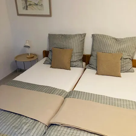 2 Apartment *